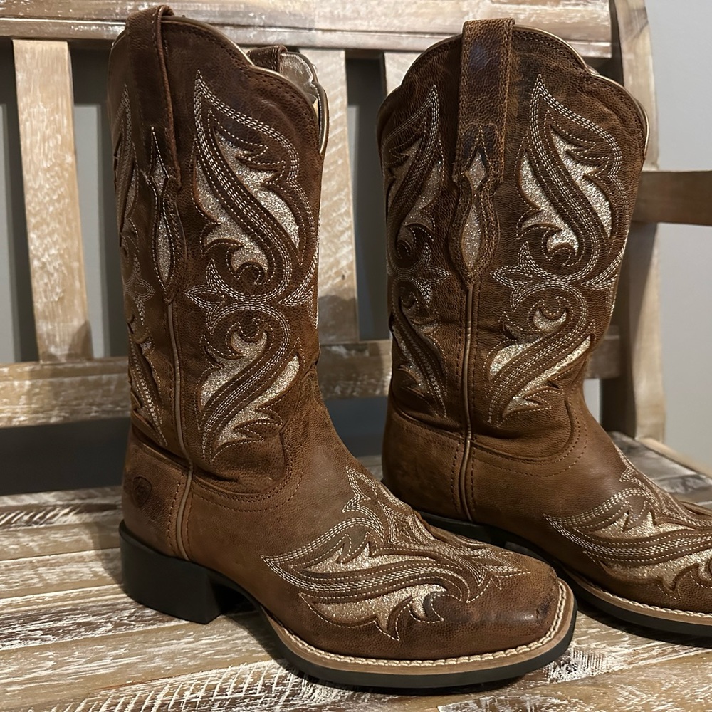 Ariat Brown Western Cowboy Boots with Embroidered Glitter Design